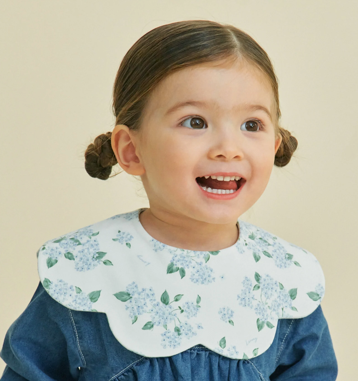 Konny Bib (0M-3Y)