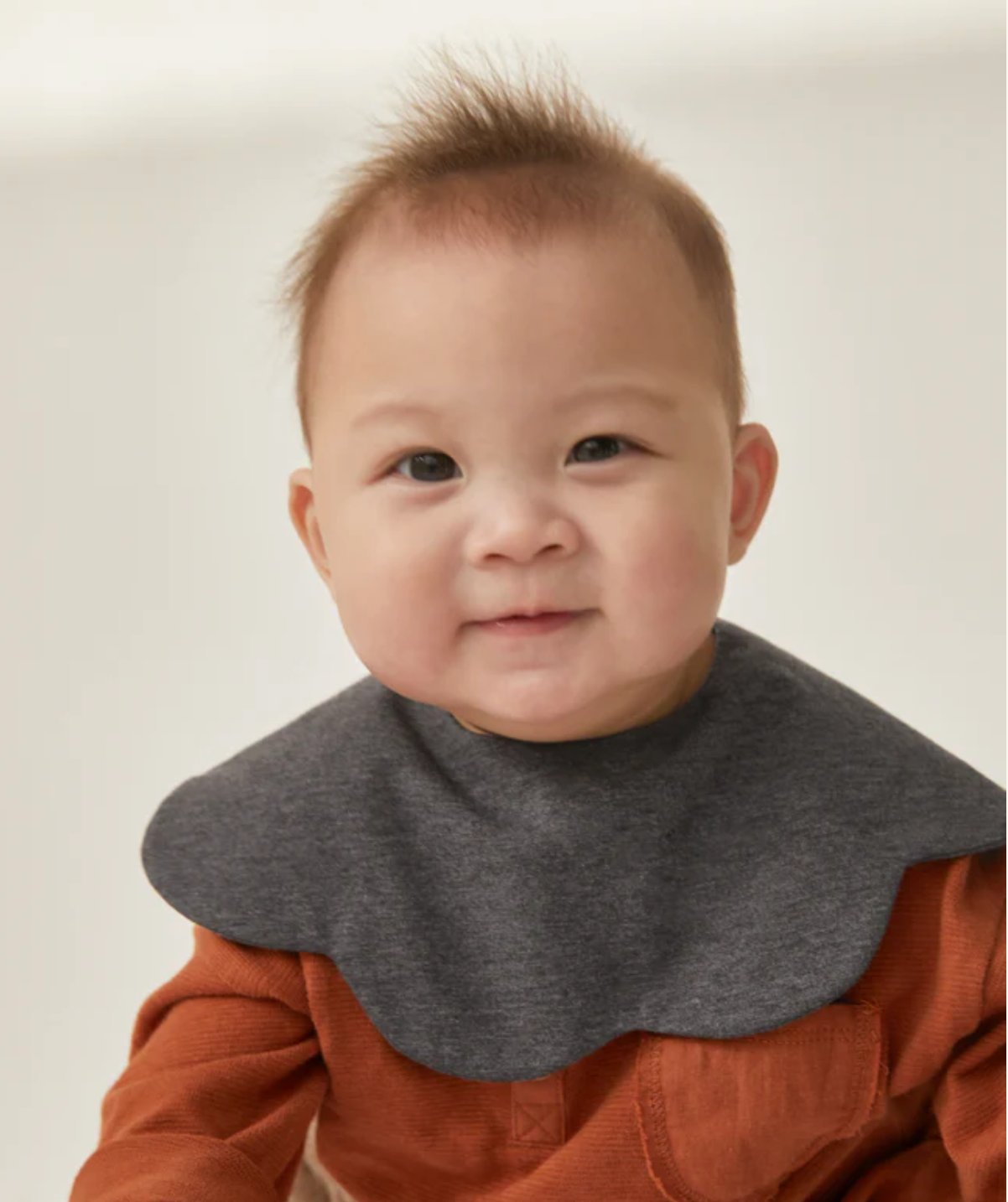 Konny Bib (0M-3Y)