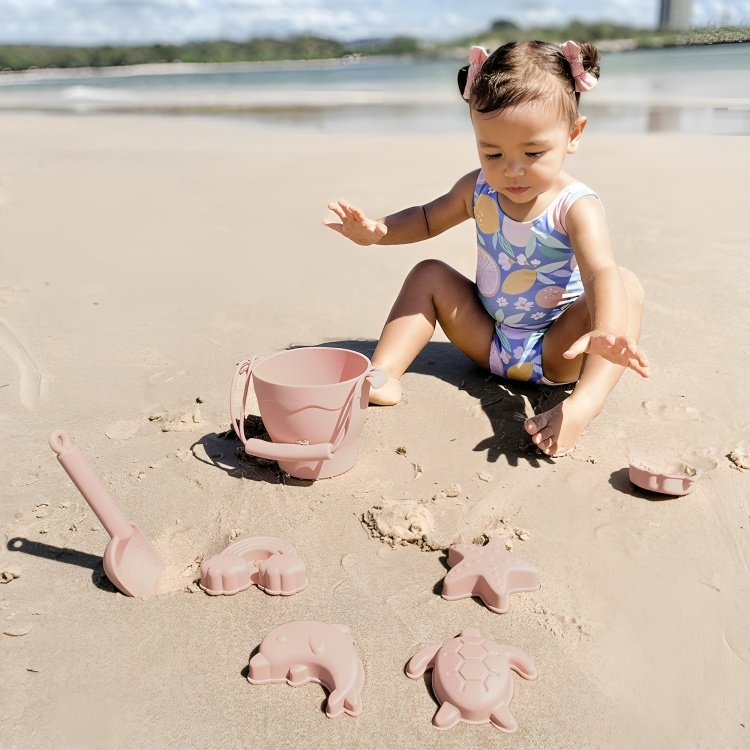 PLAYGROUND Silicone 8pc Bucket & Spade Set - Rose