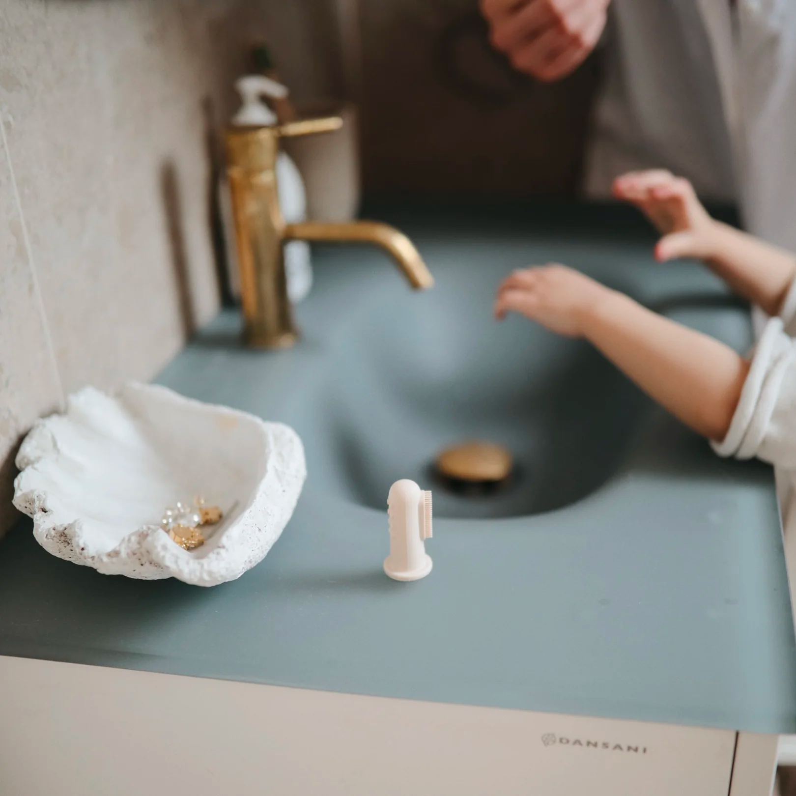 MUSHIE Finger Toothbrush